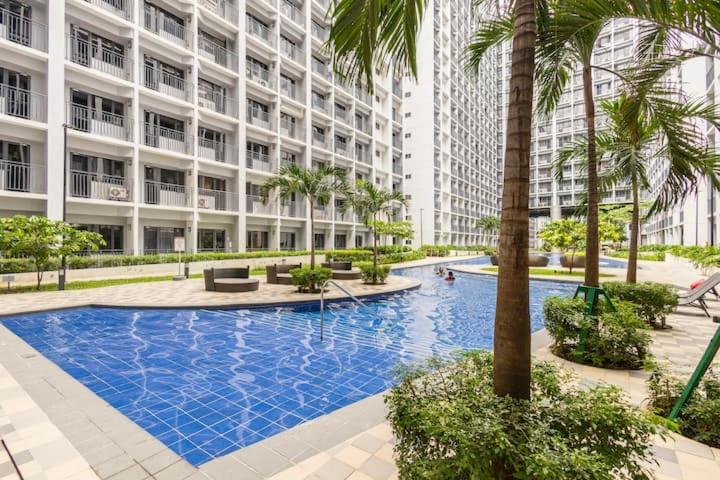 Shore 2 Residences 1Br Deluxe Room In Moa Complex Манила Екстериор снимка