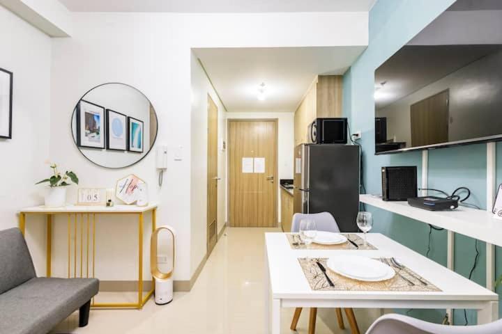 Shore 2 Residences 1Br Deluxe Room In Moa Complex Манила Екстериор снимка