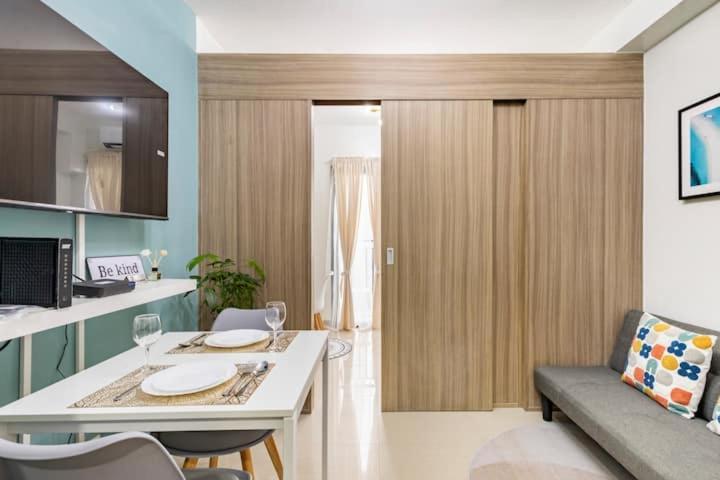 Shore 2 Residences 1Br Deluxe Room In Moa Complex Манила Екстериор снимка