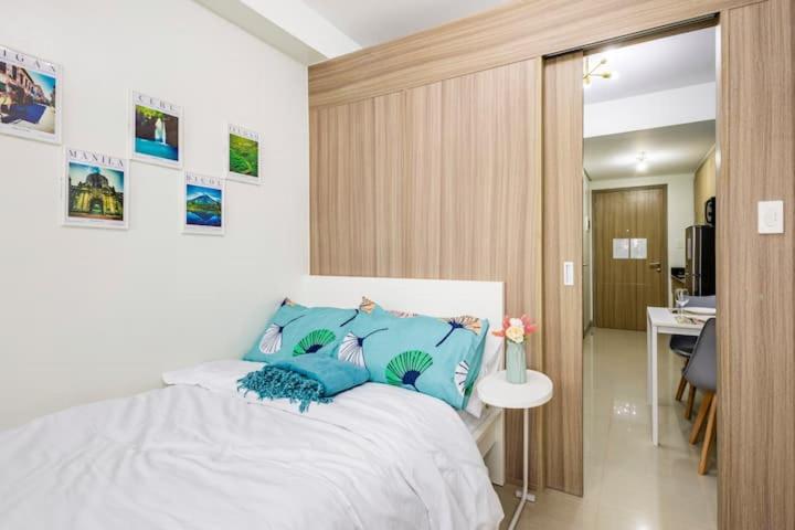 Shore 2 Residences 1Br Deluxe Room In Moa Complex Манила Екстериор снимка