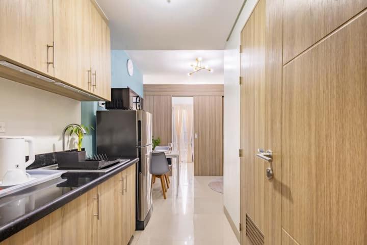 Shore 2 Residences 1Br Deluxe Room In Moa Complex Манила Екстериор снимка