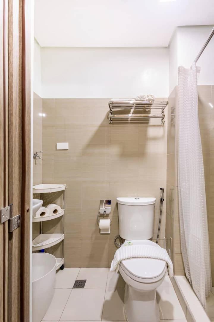 Shore 2 Residences 1Br Deluxe Room In Moa Complex Манила Екстериор снимка